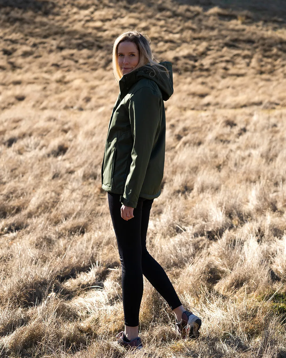 Ellis Softshell Coat in Beetle